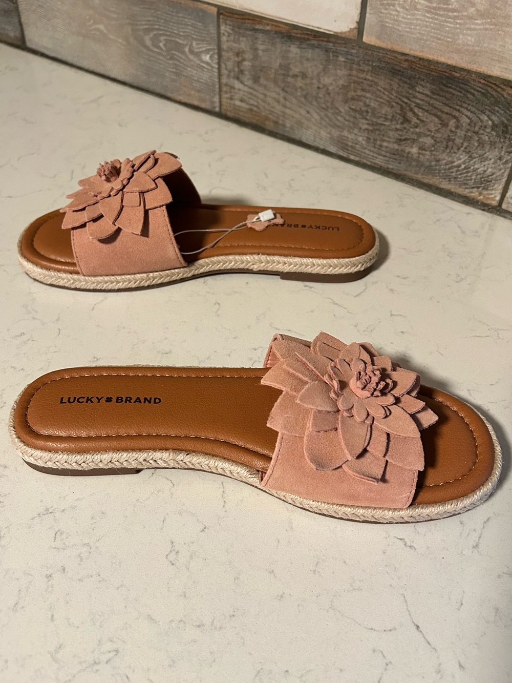 NIB🍀 Lucky Brand Pinita Suede Leather Flower Slide Sandals in Bellini - Picture 2 of 14